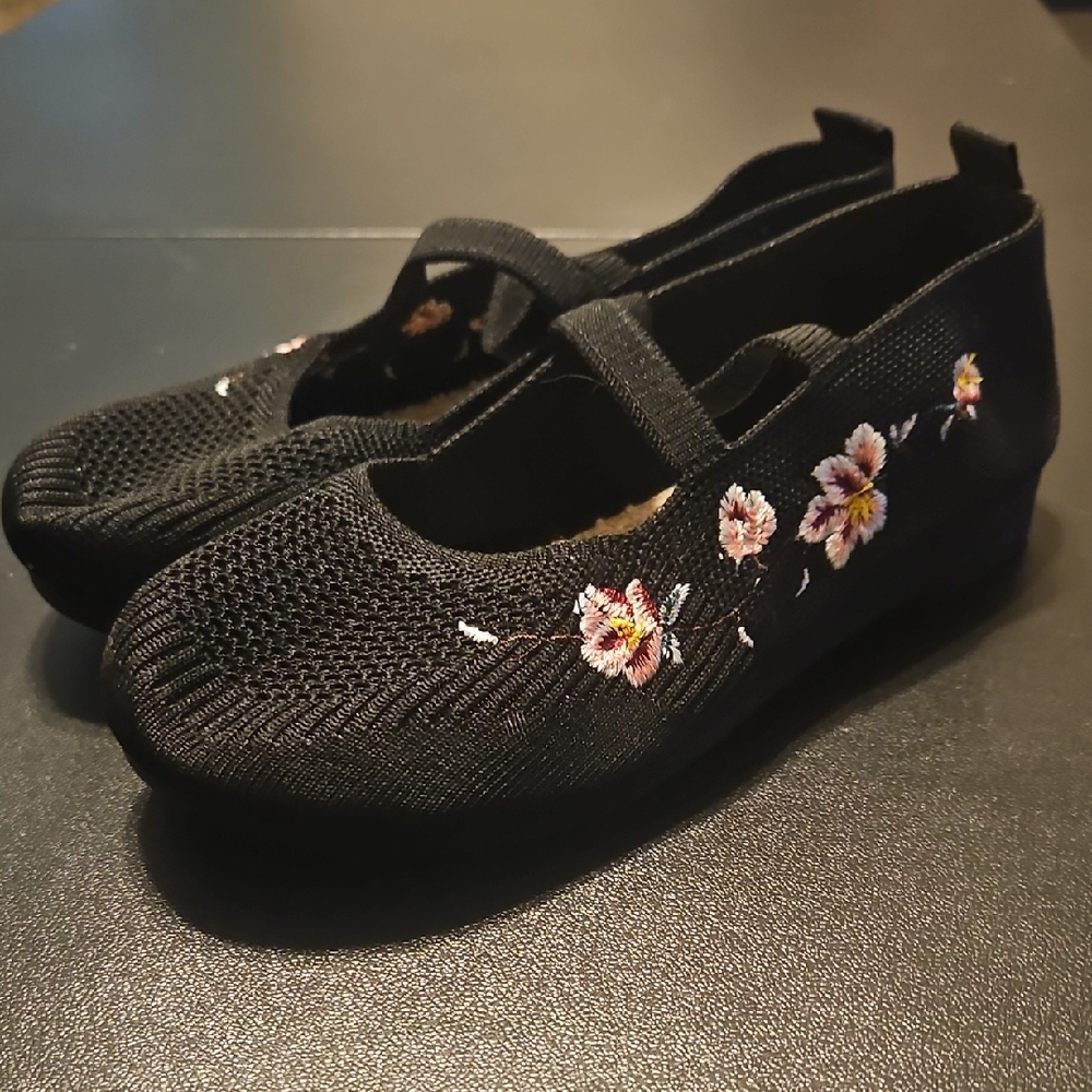Black Floral Embroidered Mary Jane Shoes